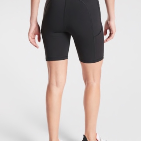 ATHLETA Ultimate Stash Pocket 7" Short Black XXS - Picture 2 of 5